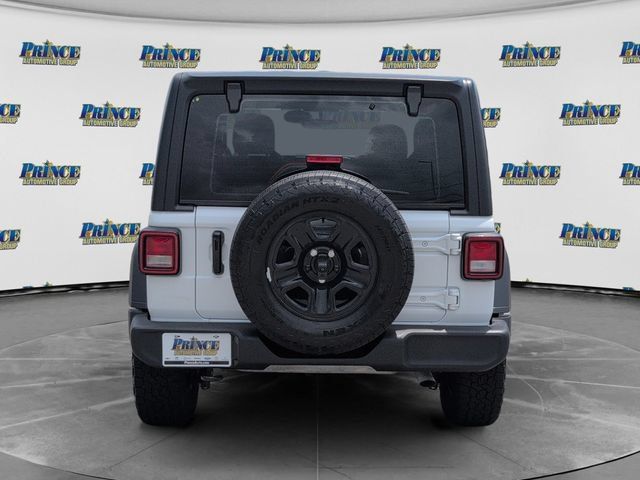 Used 2025 Jeep Wrangler Sport AWD/4WD image 9