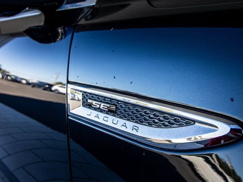 Used 2018 Jaguar E-PACE SE image 21