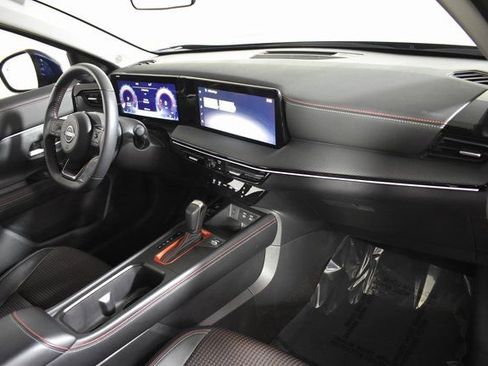 Certified 2025 Nissan Kicks SR image 32