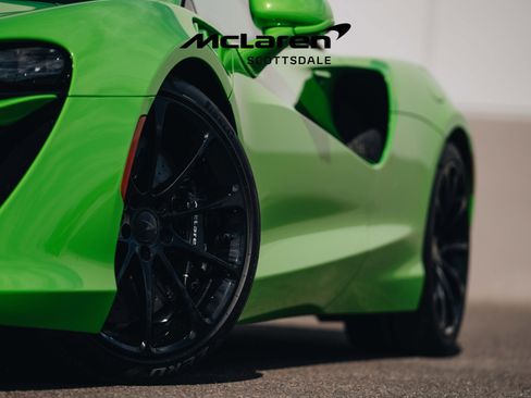 Used 2025 McLaren Artura image 17