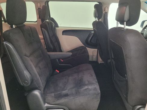 Used 2014 Dodge Grand Caravan SXT image 19