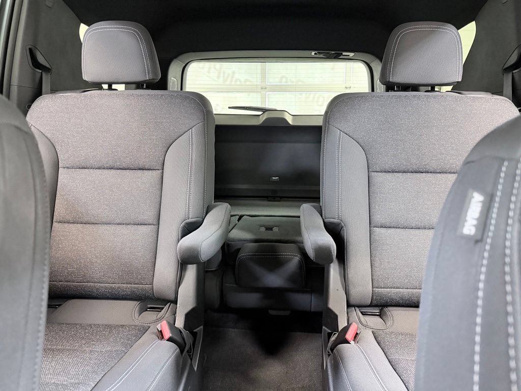 Used 2025 Chevrolet Traverse LT FWD image 17