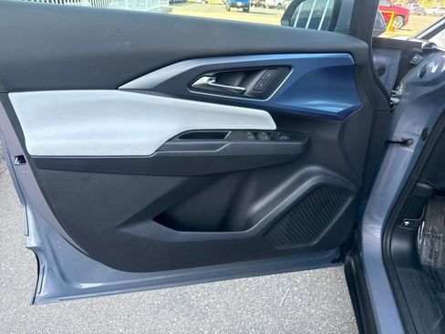 Used 2025 Chevrolet Equinox EV LT w/ Convenience Package image 10