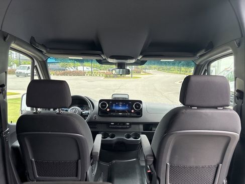 Used 2025 Mercedes-Benz Sprinter 2500 image 27