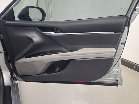 Used 2022 Toyota Camry SE image 12