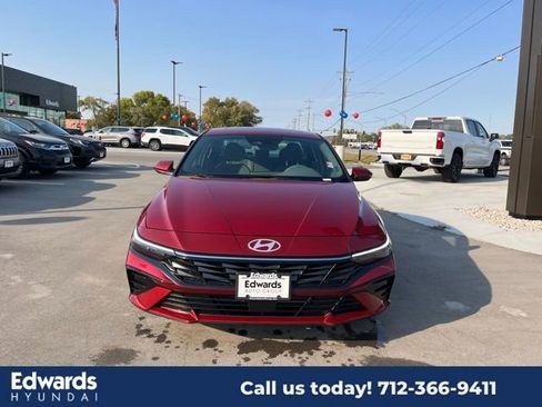 New 2025 Hyundai Elantra SEL image 2