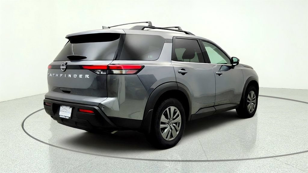 Used 2025 Nissan Pathfinder SV FWD image 5