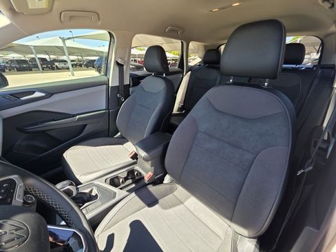 Used 2022 Volkswagen Taos SE image 14