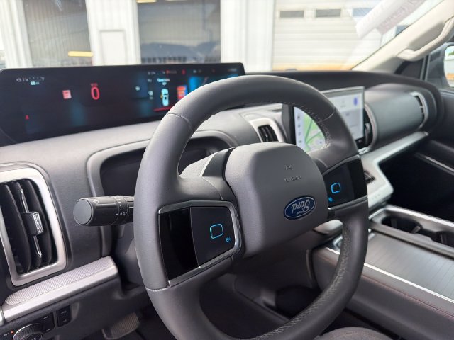 Used 2025 Ford Expedition Max Active AWD/4WD image 12