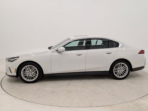 Used 2024 BMW 530i w/ Premium Package image 2