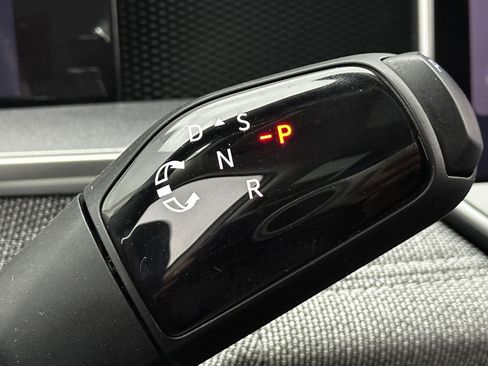 Used 2025 Volkswagen Tiguan S image 18