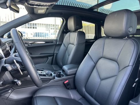 Used 2026 Porsche Macan AWD/4WD image 5