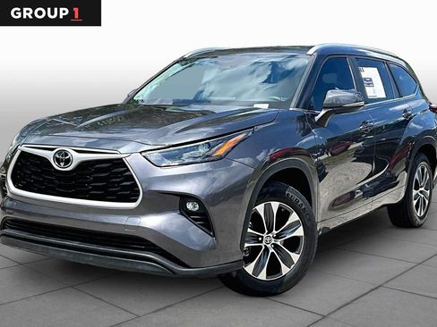 Used 2023 Toyota Highlander XLE FWD image 1