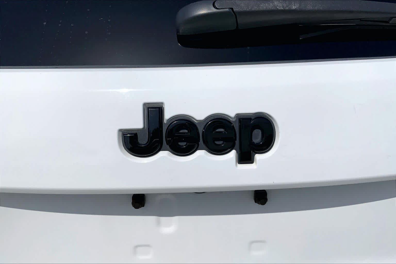Certified 2022 Jeep Grand Cherokee Laredo X RWD image 27