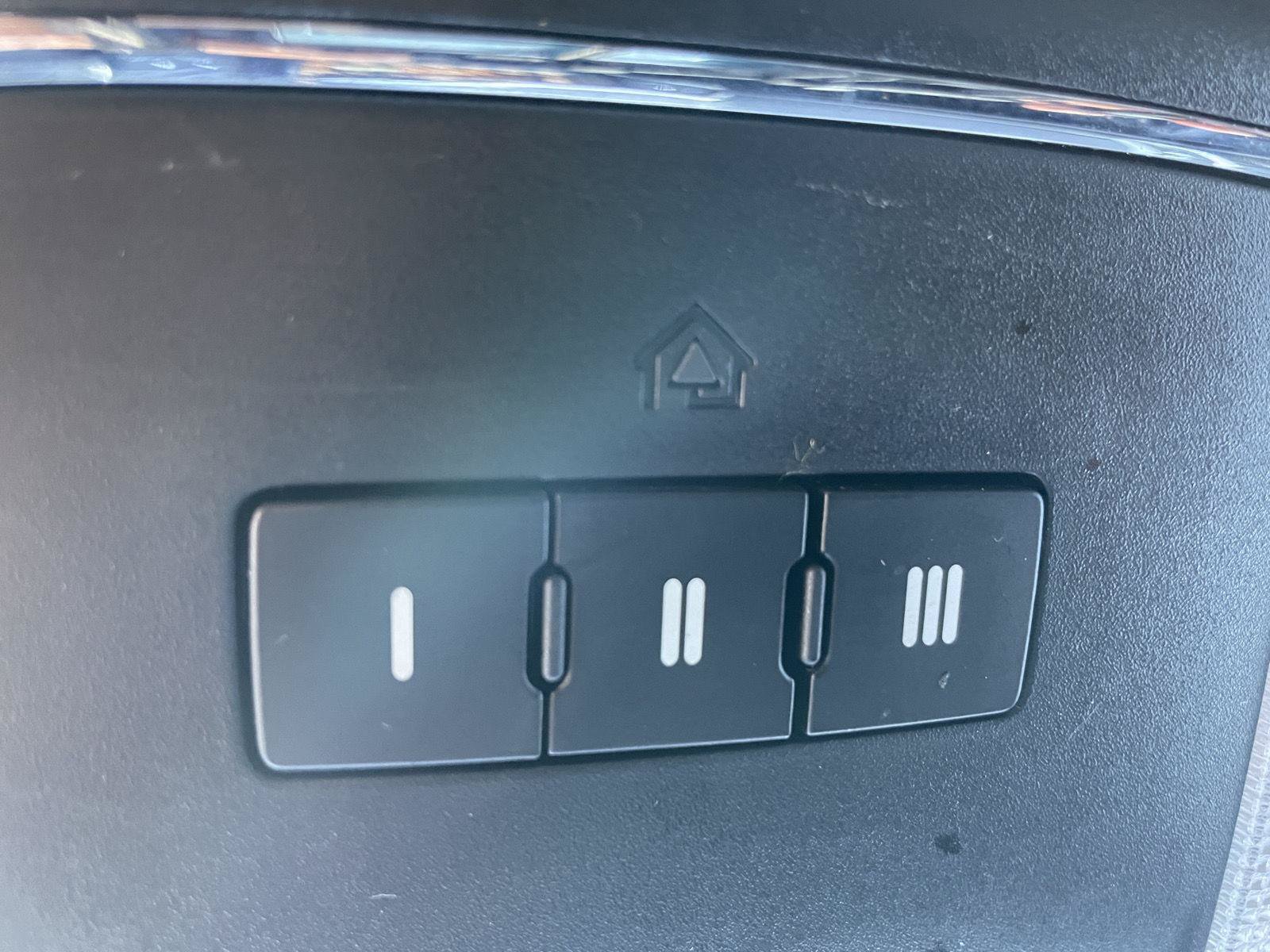 Used 2018 Jeep Grand Cherokee Altitude AWD/4WD image 28