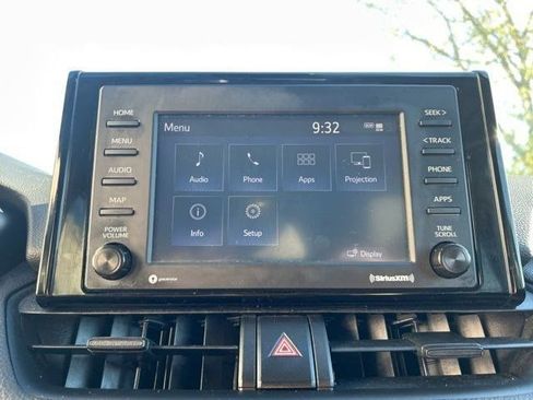 Used 2022 Toyota RAV4 XLE image 21