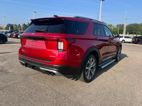 Certified 2025 Ford Explorer Platinum w/ Ultimate Package AWD/4WD image 3