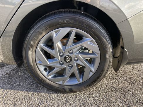 Used 2025 Hyundai Elantra Blue image 19