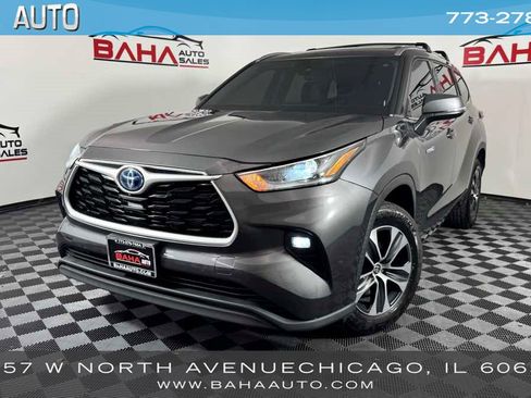 Used 2021 Toyota Highlander XLE FWD image 1