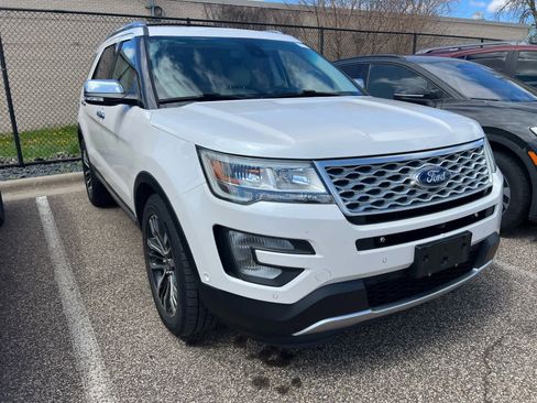 Used 2017 Ford Explorer Platinum AWD/4WD image 3
