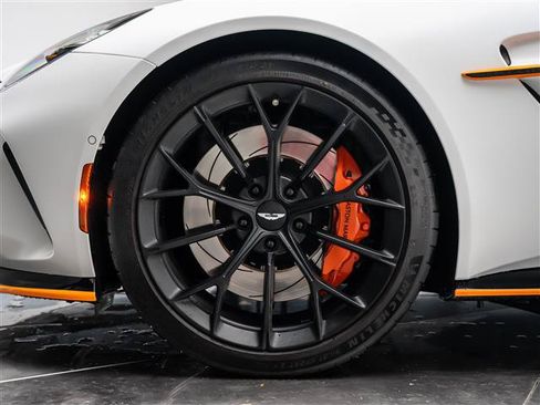 Used 2025 Aston Martin V8 Vantage Coupe RWD image 3