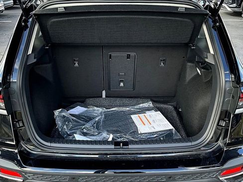 New 2026 Volkswagen Taos SE image 24