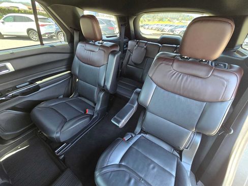 Used 2023 Ford Explorer Platinum w/ Premium Technology Package AWD/4WD image 17