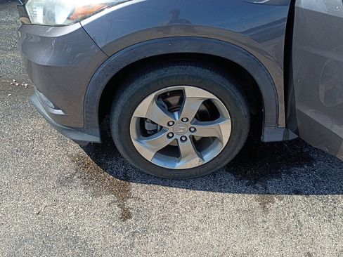 Used 2017 Honda HR-V EX image 10