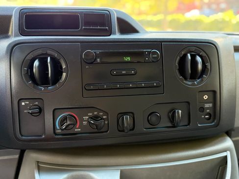 Used 2015 Ford E-350 and Econoline 350 Super Duty image 21