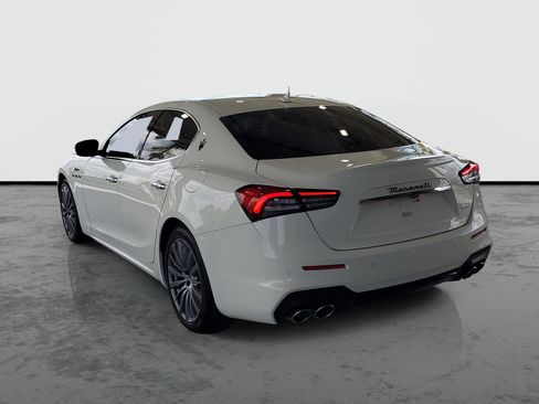 Used 2022 Maserati Ghibli Modena RWD image 3