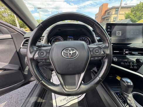 Used 2022 Toyota Camry SE w/ Cold Weather Package FWD image 16