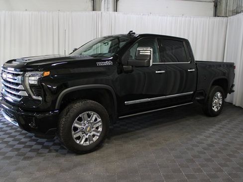 Used 2024 Chevrolet Silverado 2500 High Country w/ High Country Premium Package image 3