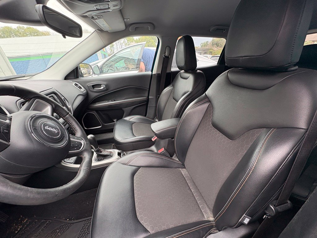 Used 2017 Jeep Compass Latitude w/ Cold Weather Group FWD image 3