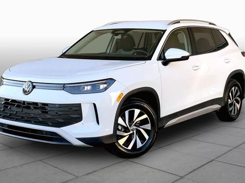 Used 2026 Volkswagen Tiguan S image 1