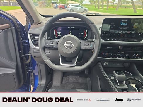 Used 2023 Nissan Rogue Platinum w/ Platinum Premium Package FWD image 14