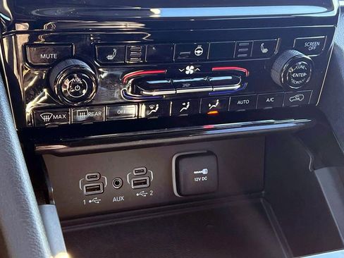 Certified 2023 Jeep Grand Cherokee Laredo w/ Luxury Tech Group I image 30