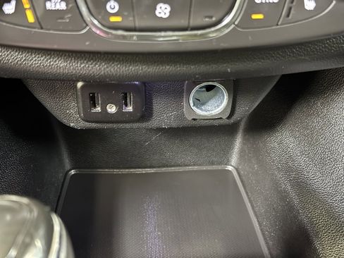 Used 2019 Chevrolet Traverse LT image 37