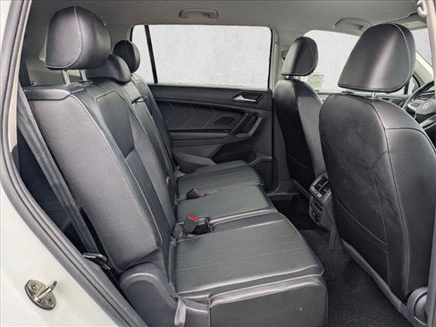 Used 2022 Volkswagen Tiguan SE FWD image 19