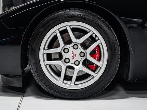 Used 2002 Chevrolet Corvette Z06 w/ Memory Pkg image 9