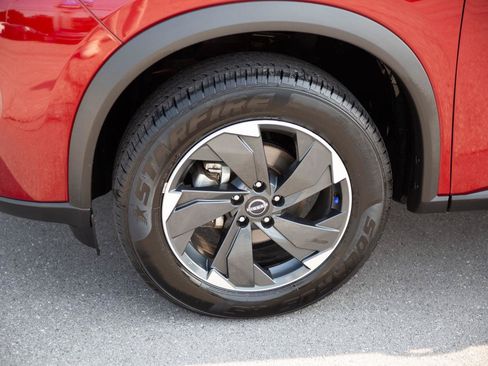 Used 2025 Nissan Rogue SV AWD/4WD image 9