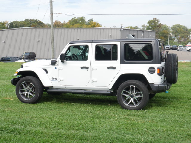 Used 2024 Jeep Wrangler Unlimited w/ Convenience Group AWD/4WD image 8