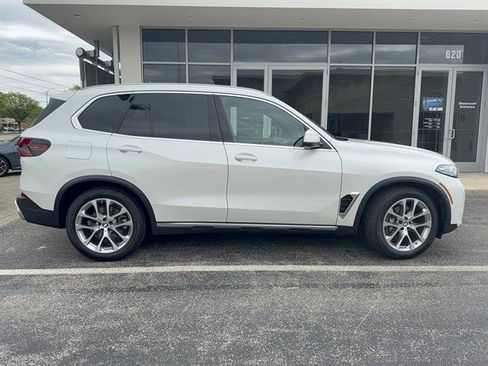 Certified 2024 BMW X5 xDrive40i w/ Premium Package AWD/4WD image 2