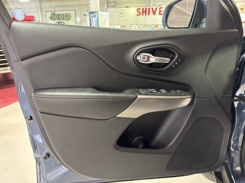 Certified 2021 Jeep Cherokee Limited w/ Elite Package image 12