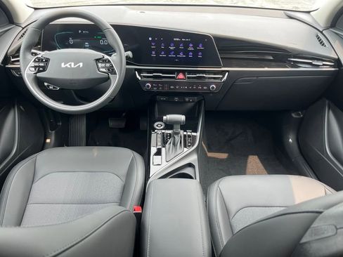 New 2025 Kia Niro EX image 17