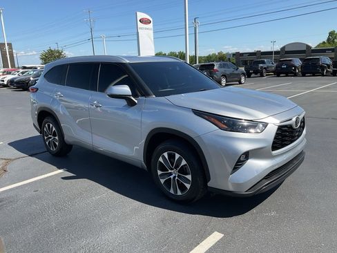 Used 2022 Toyota Highlander XLE image 23