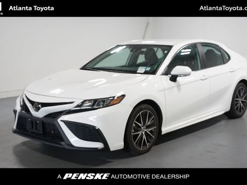 Used 2024 Toyota Camry SE FWD image 1