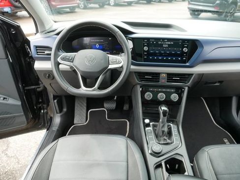 Certified 2023 Volkswagen Taos SE w/ Panoramic Sunroof Package AWD/4WD image 21