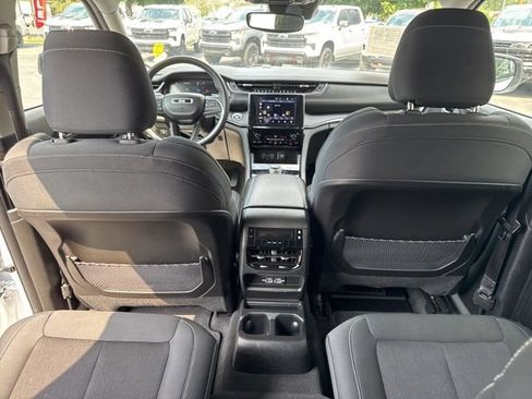 Used 2023 Jeep Grand Cherokee L Laredo AWD/4WD image 15