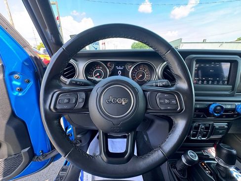 Used 2022 Jeep Gladiator Sport AWD/4WD image 12