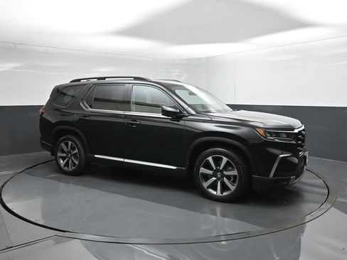 Used 2025 Honda Pilot Elite image 17